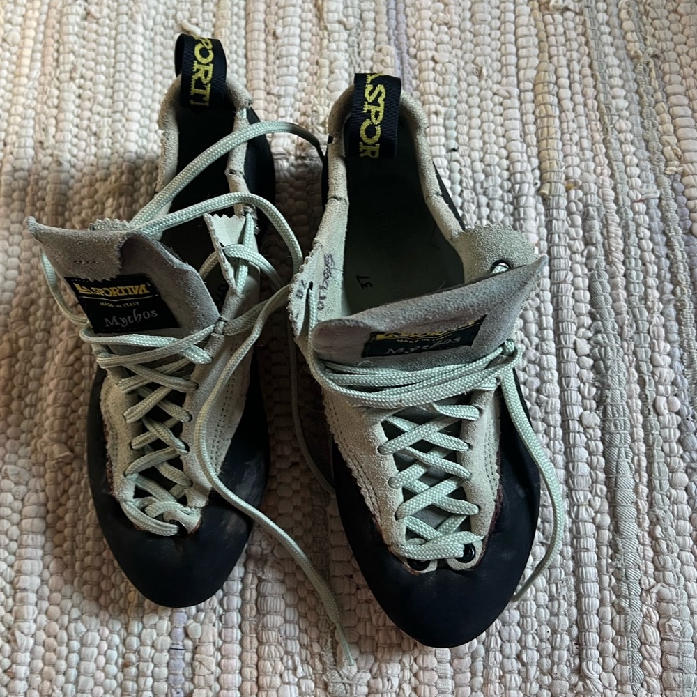 La Sportiva Climbing Shoes, Mythos. Women’s climbing shoes size 37.
